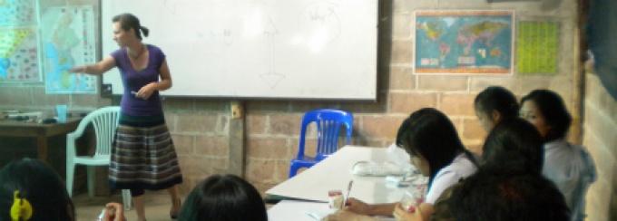 Sarah Nesbitt in a Thai classroom. 