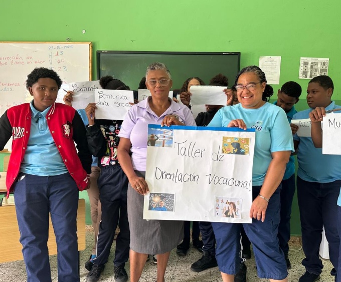 Sonia Swann with other teachers and students in Dominican Republic. 