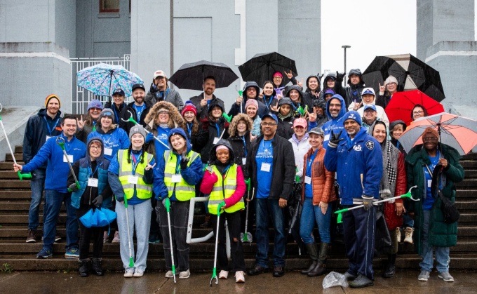 Zoom image: UB social work faculty, staff, students, alumni and more for came together for a Day of Service with the City of Buffalo's Operation Clean Sweep initiative. 